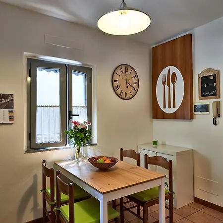 拉恰夫迪沃尔特公寓 *